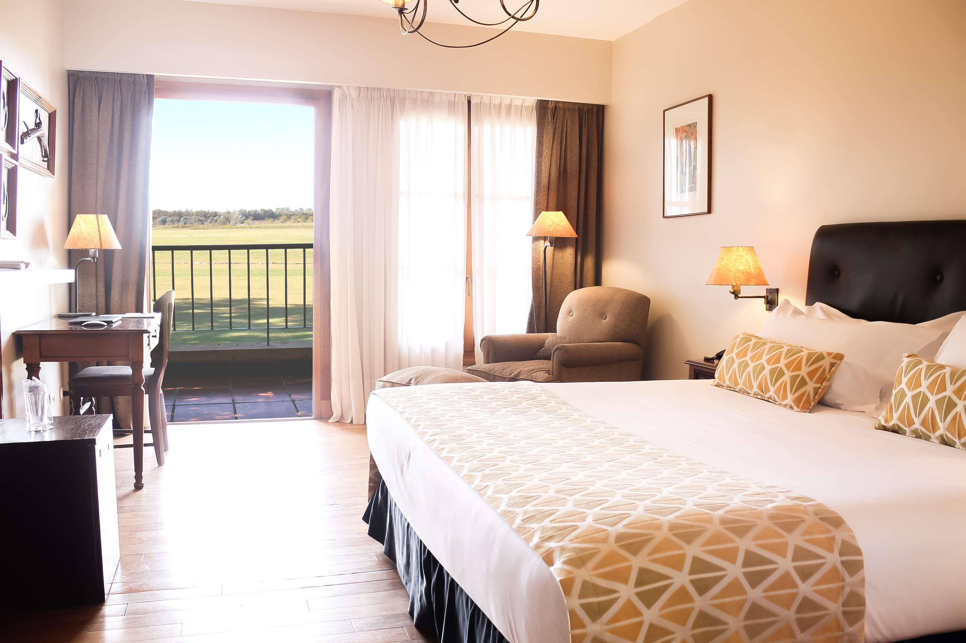 Отель Wyndham Garden Lujan Экстерьер фото