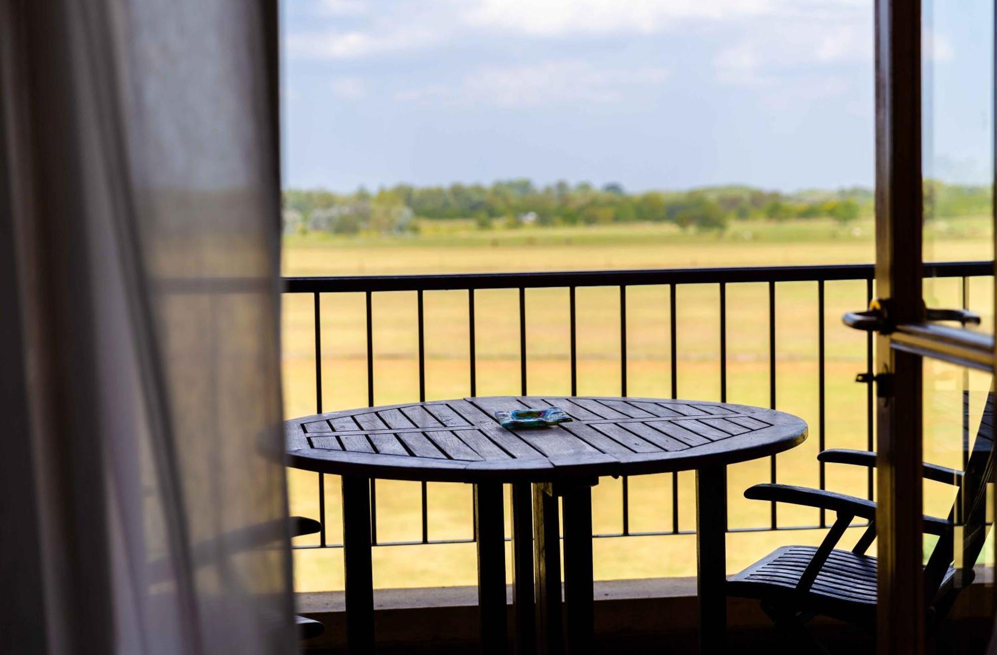 Отель Wyndham Garden Lujan Экстерьер фото