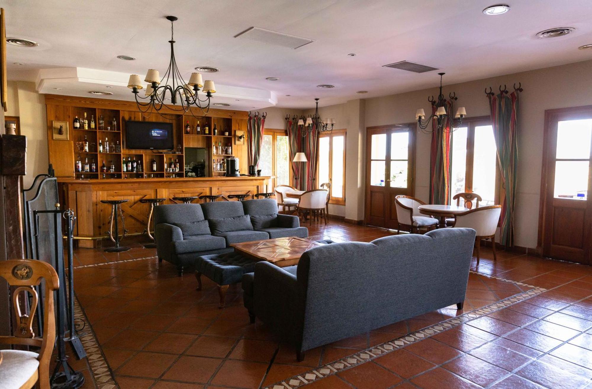 Отель Wyndham Garden Lujan Экстерьер фото